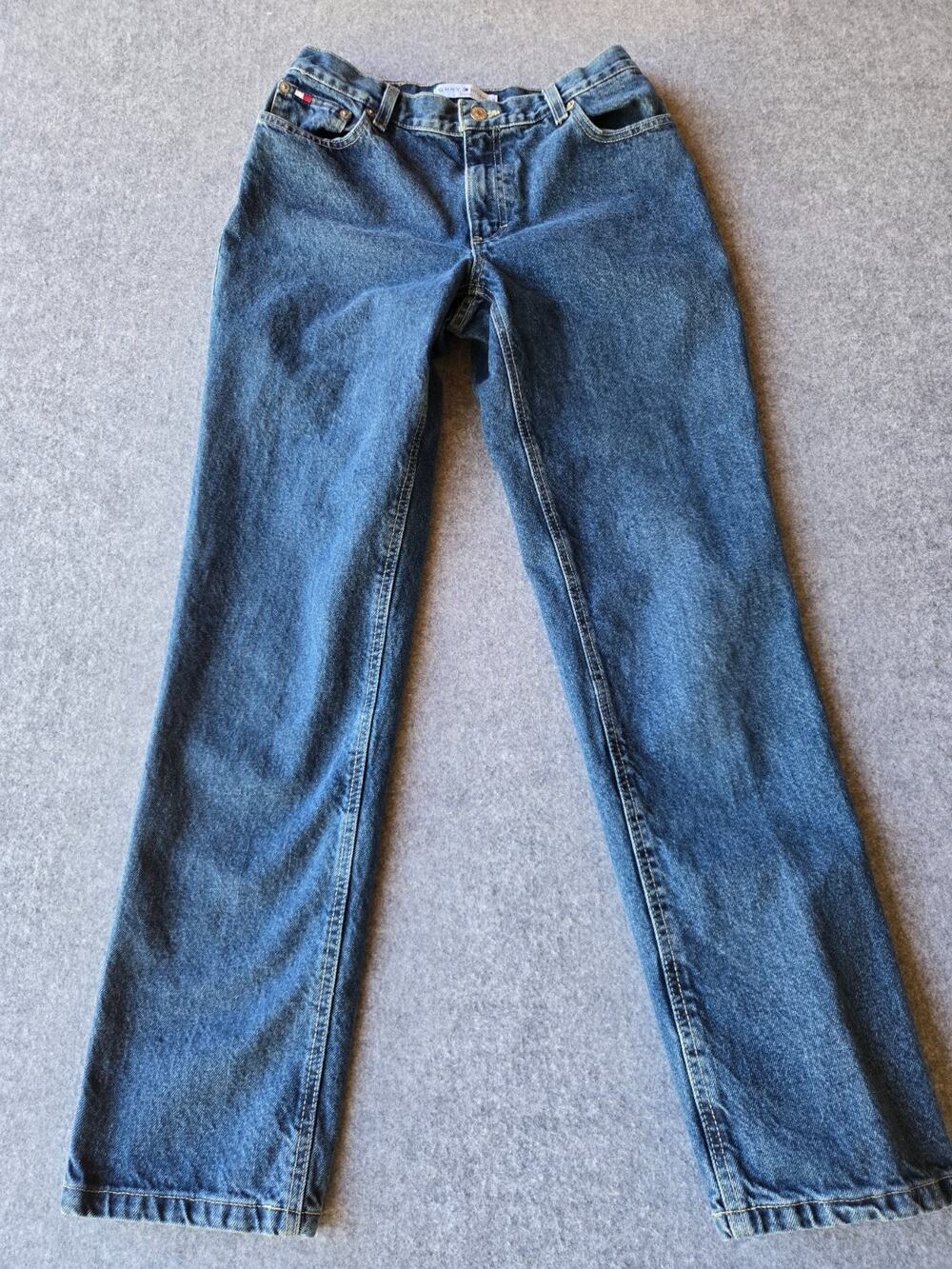 Tommy Hilfiger Women's Classic Straight Leg Jeans Size 6 Med Wash Denim (28x30)